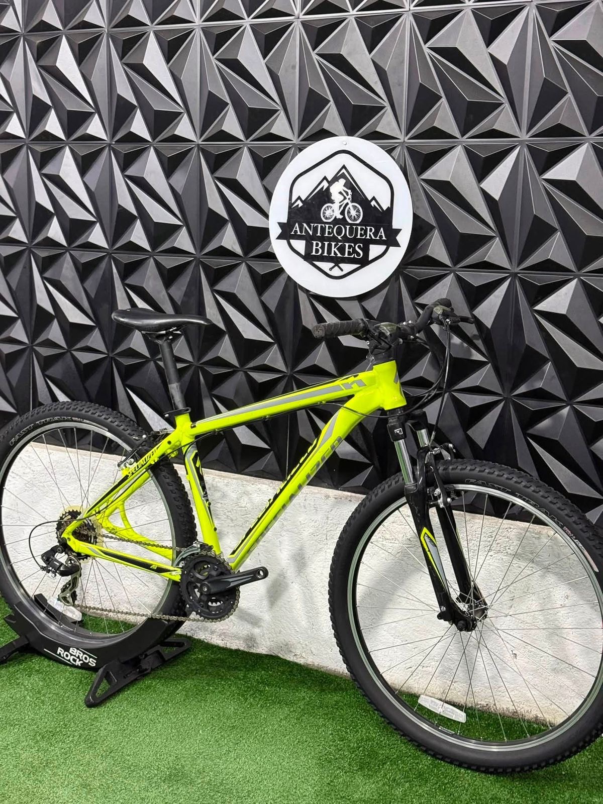 SPECIALIZED HARDROCK