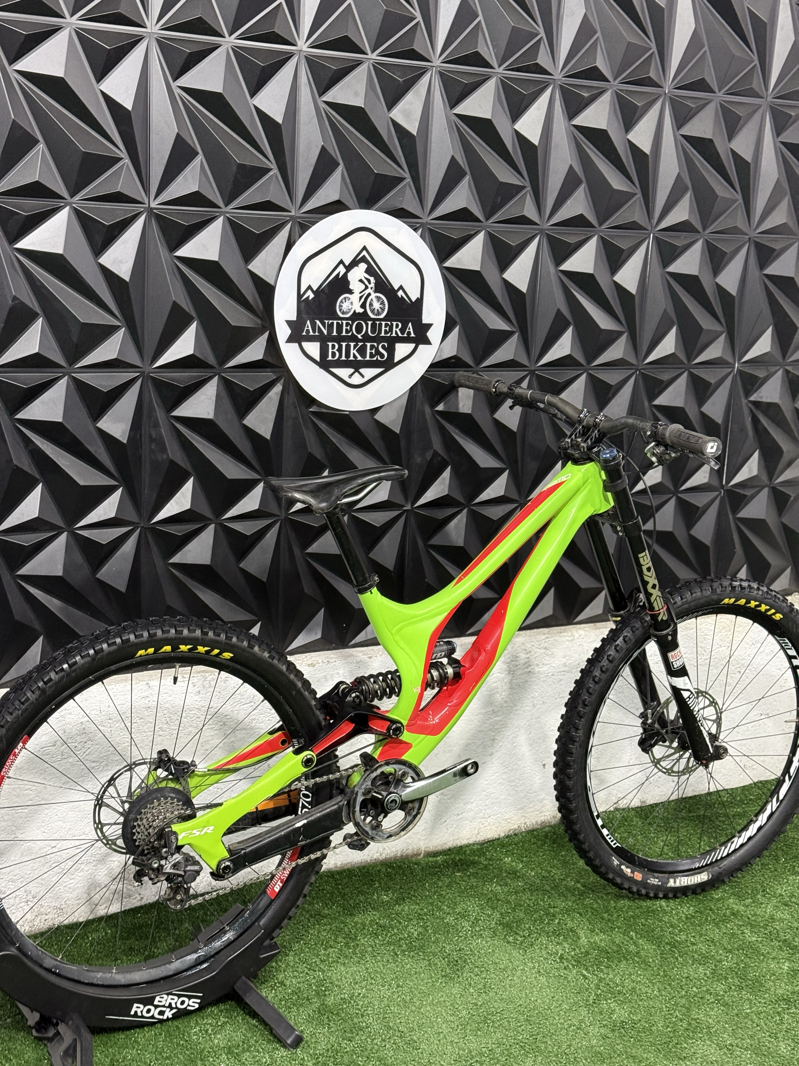 SPECIALIZED DEMO