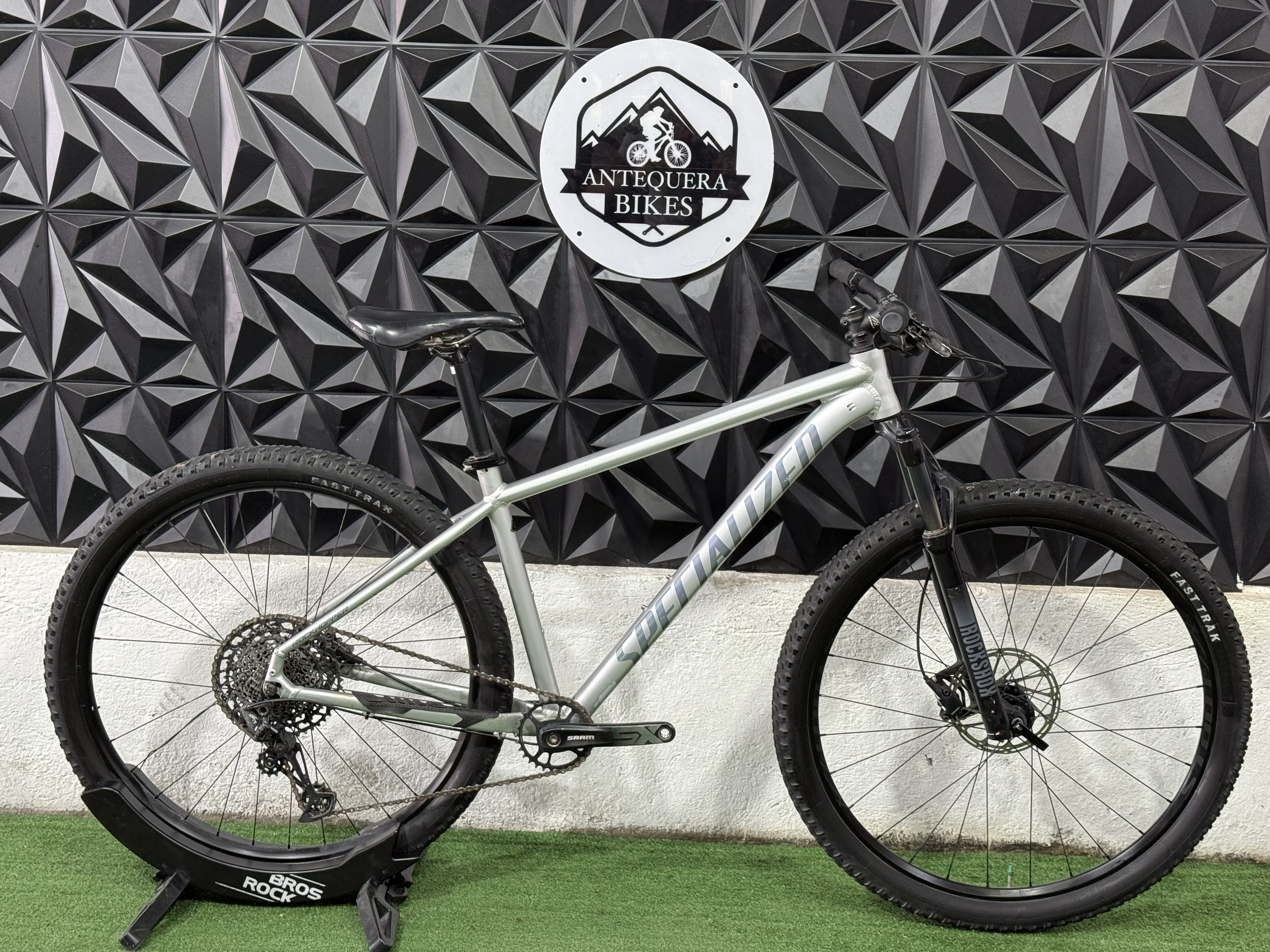 SPECIALIZED ROCKHOPPER EXPERT