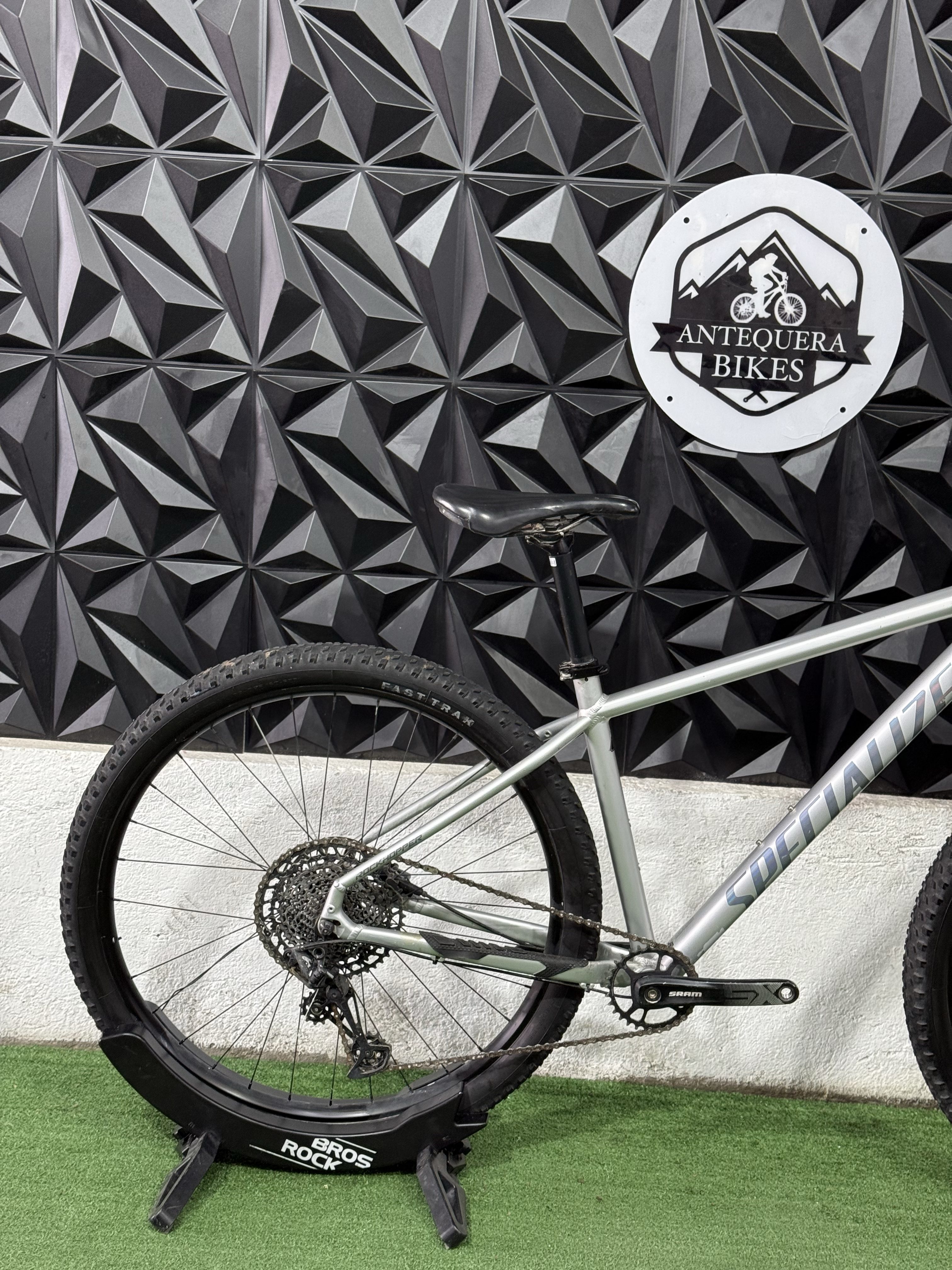 SPECIALIZED ROCKHOPPER EXPERT