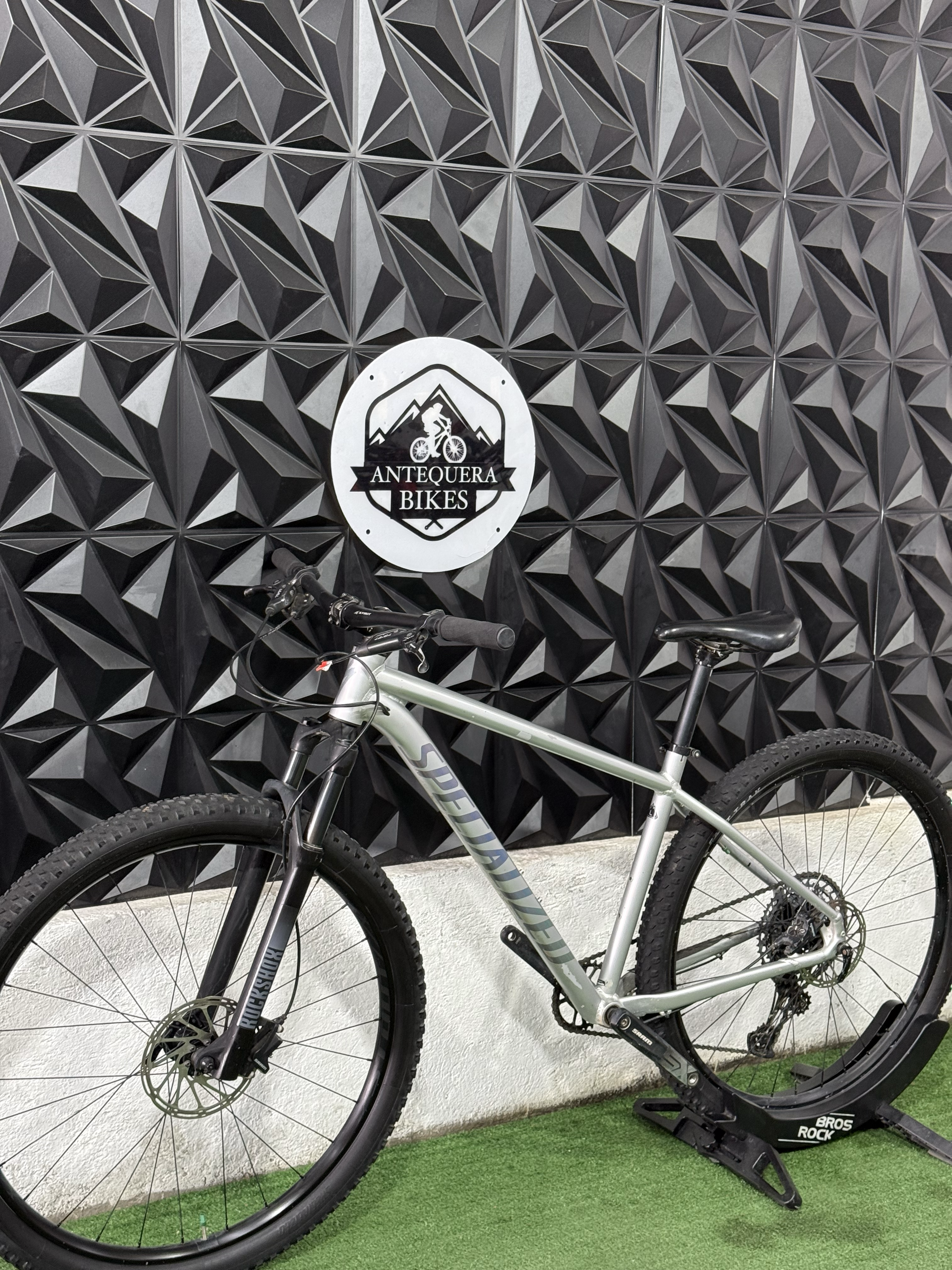 SPECIALIZED ROCKHOPPER EXPERT