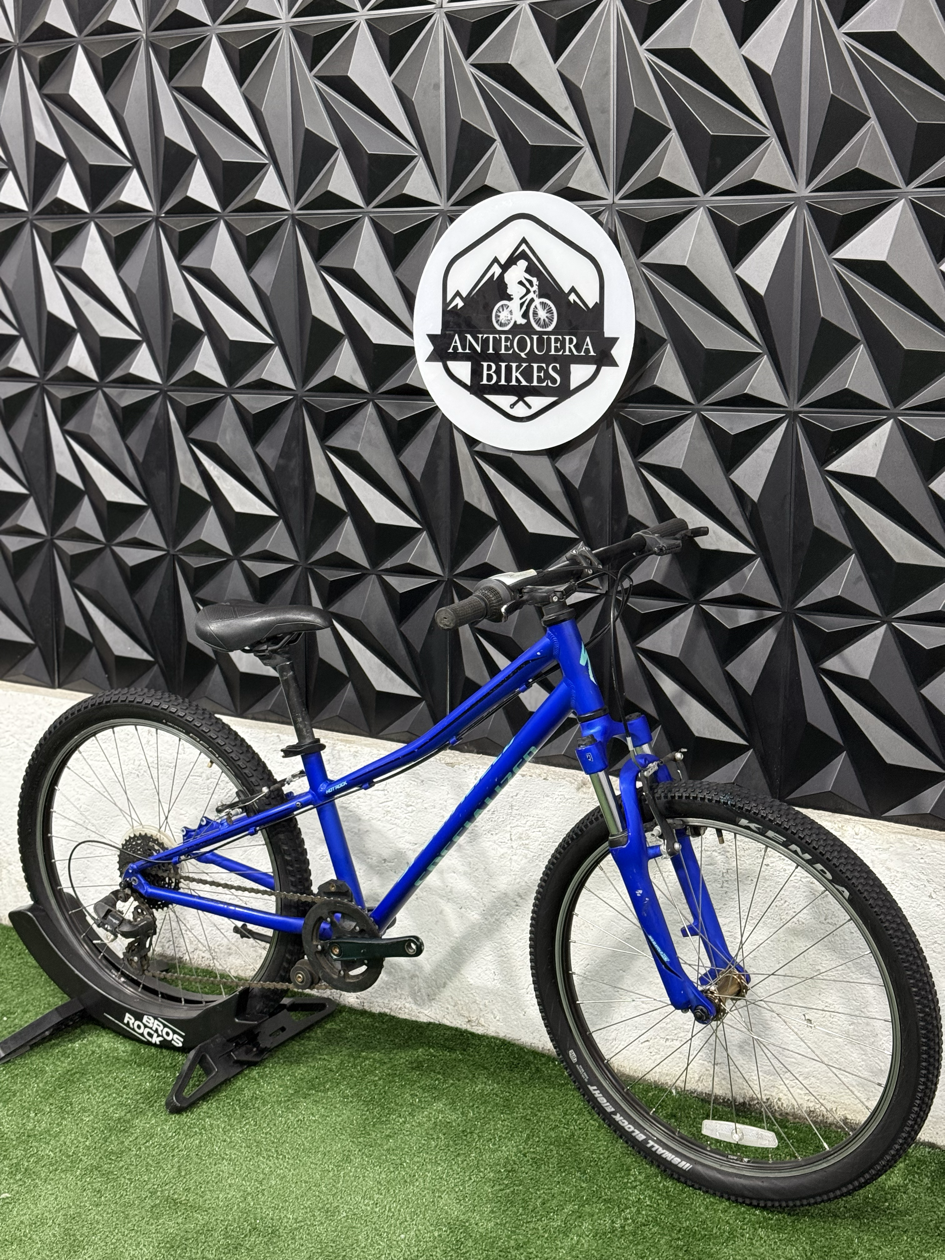 SPECIALIZED HOT ROCK