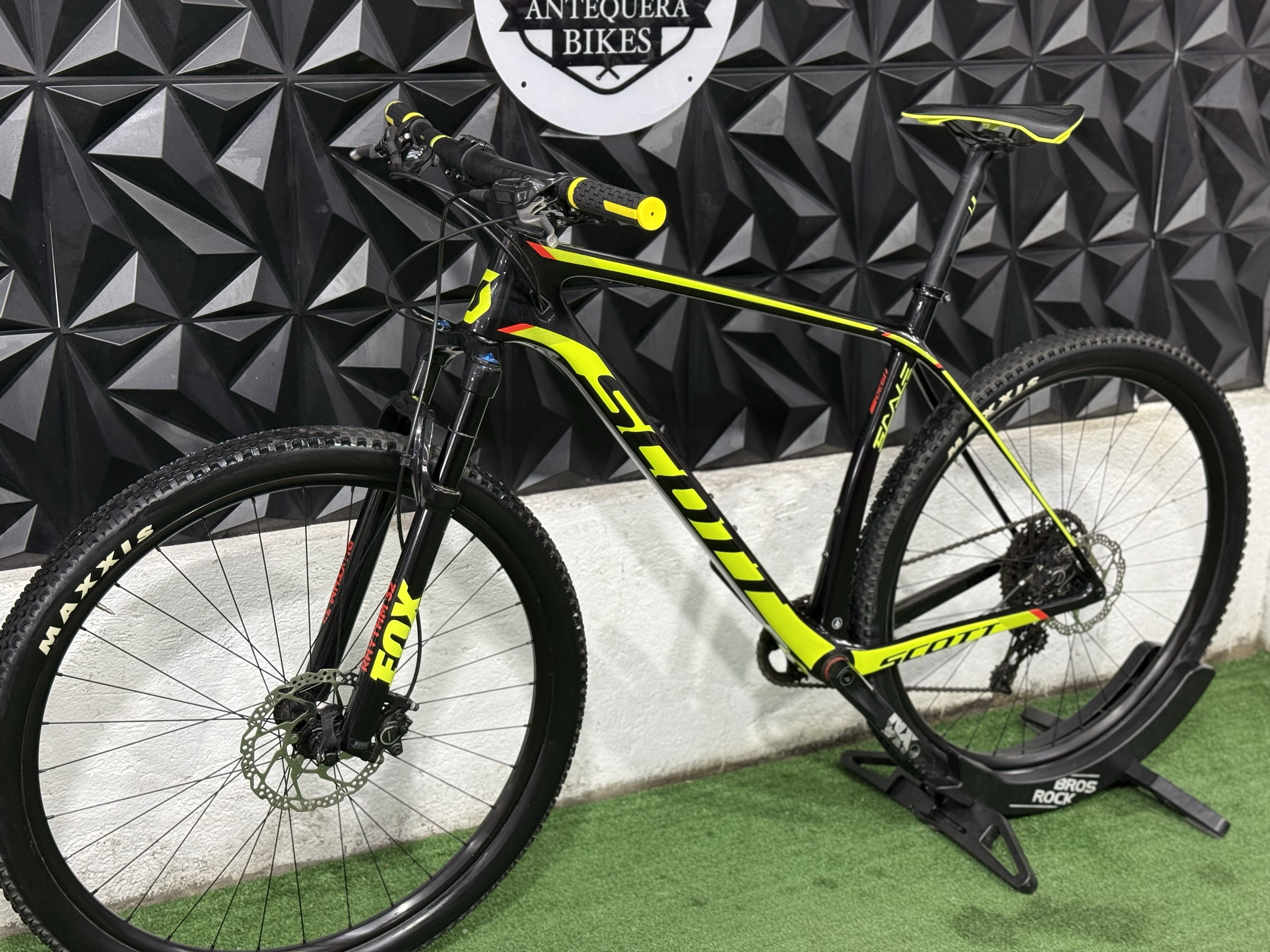 SCOTT SCALE 930 CARBÓN