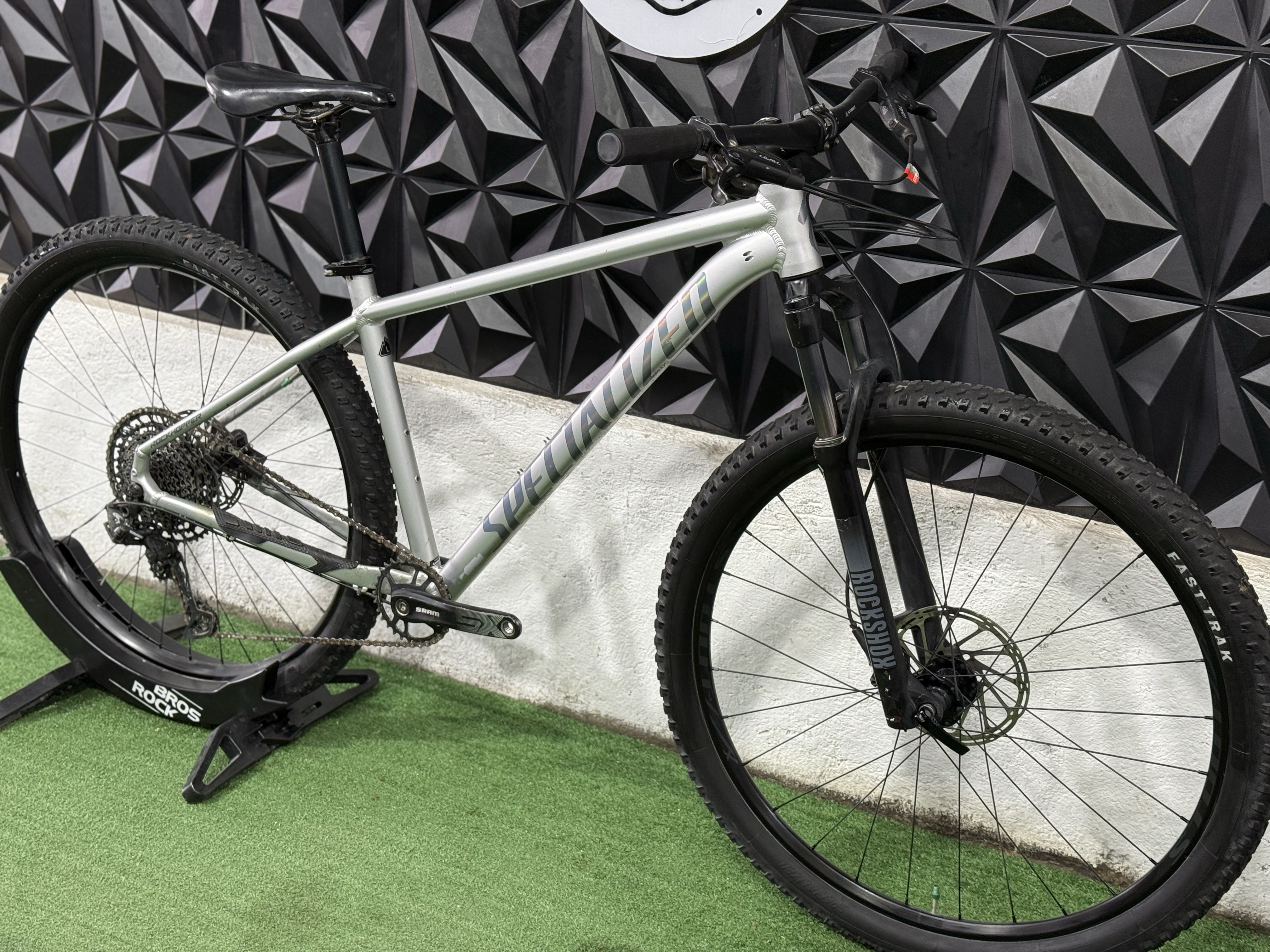 SPECIALIZED ROCKHOPPER EXPERT