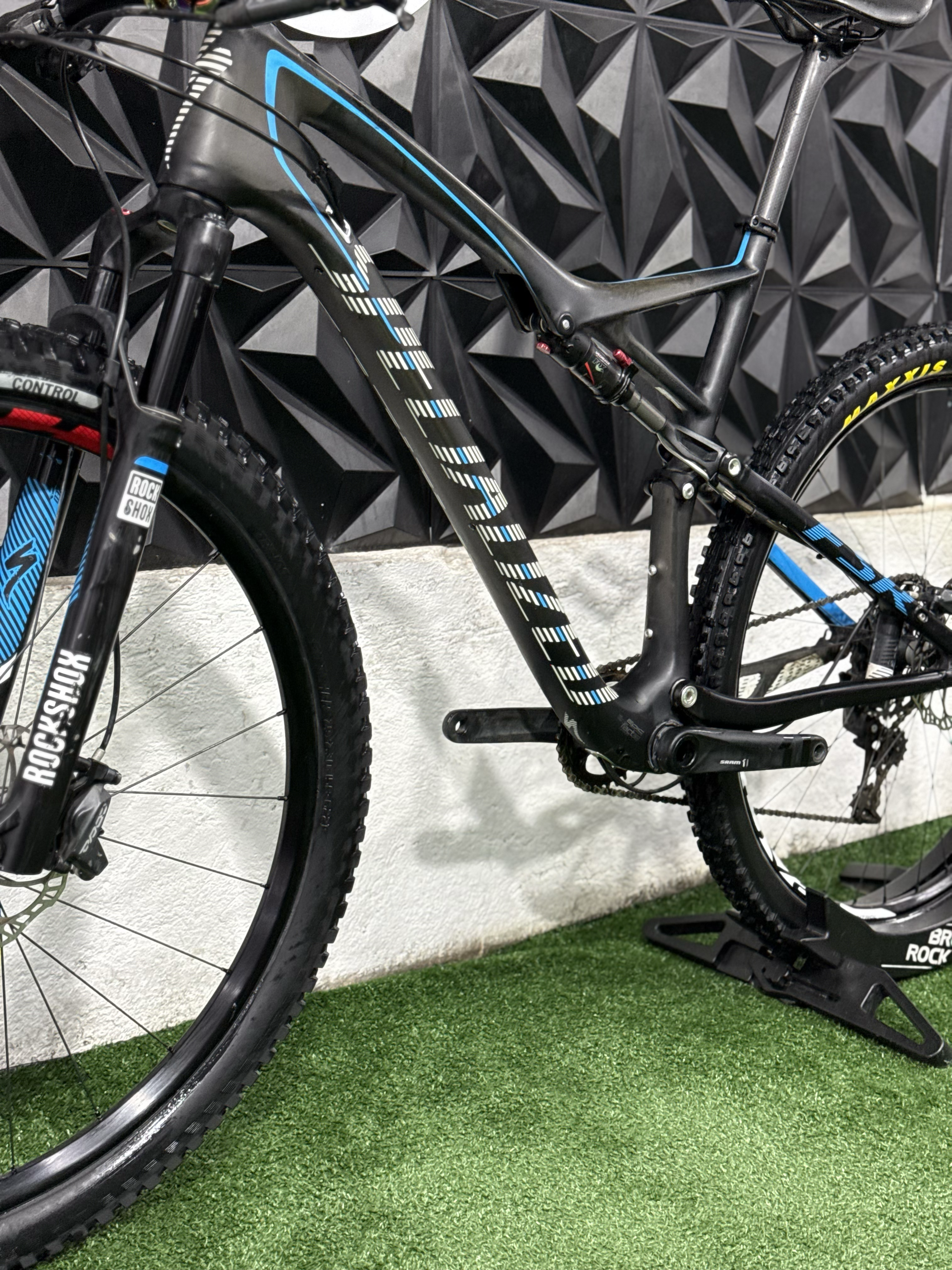 SPECIALIZED EPIC ELITE WC FULL CARBÓN SUPER LIGERA