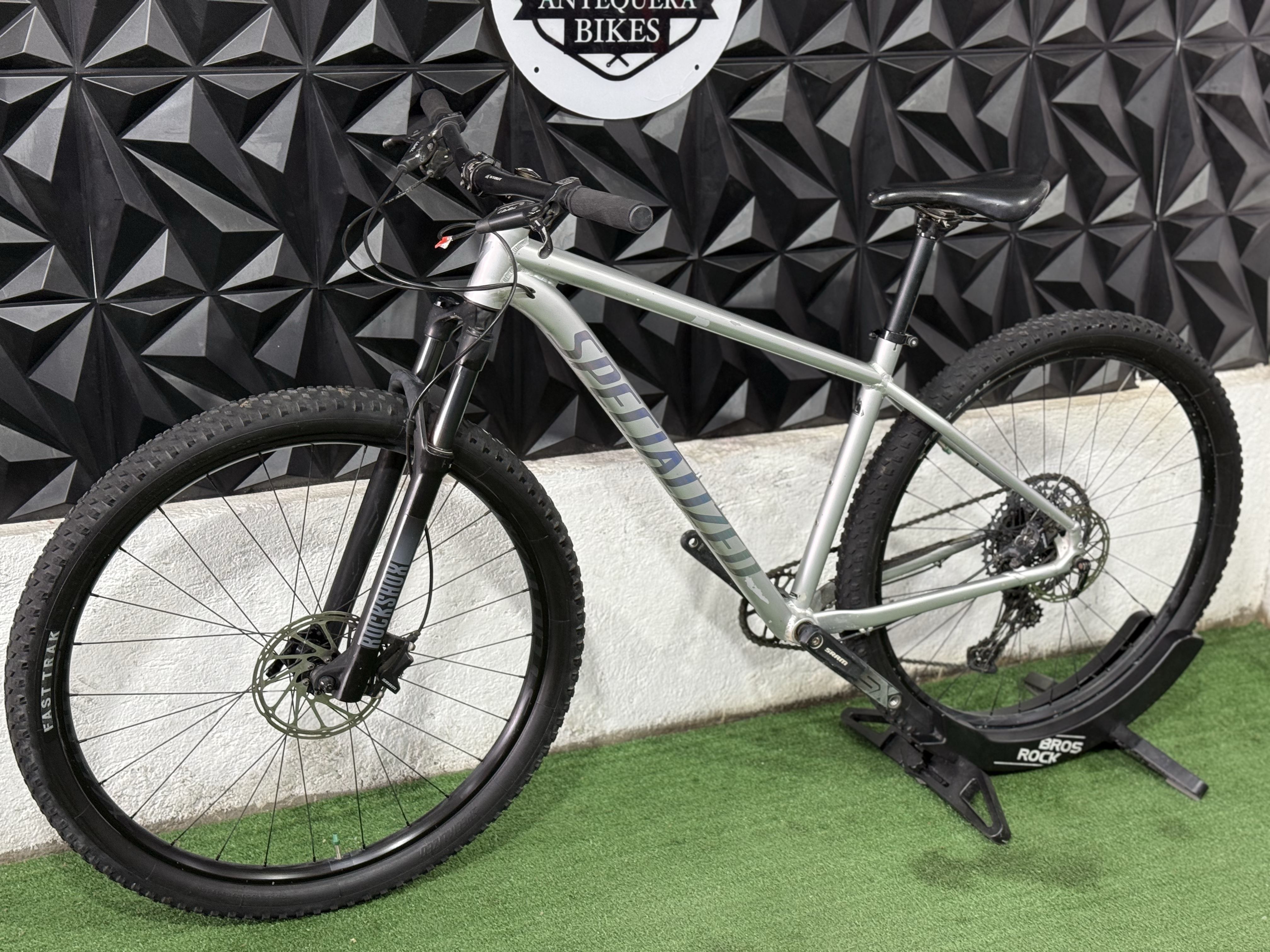 SPECIALIZED ROCKHOPPER EXPERT