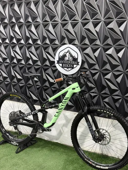 CANYON SPECTRAL CF7 FULL CARBÓN