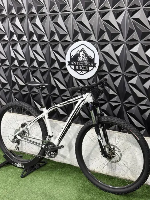 SPECIALIZED ROCKHOPPER