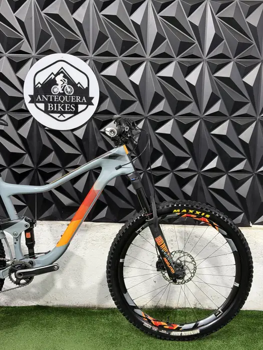 GIANT TRANCE ADVANCED/ CARBON
